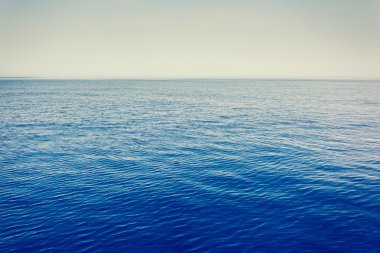 Güzel bulutlu deniz manzarası