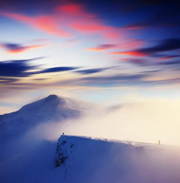 Pôr do sol nas montanhas de inverno — Fotografia de Stock