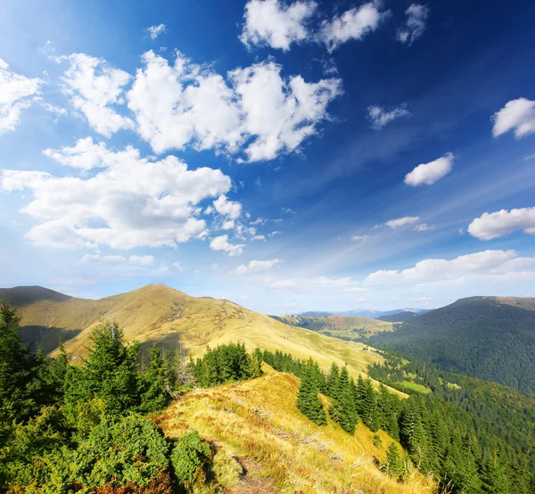 Paisaje de hermosas montañas — Foto de Stock