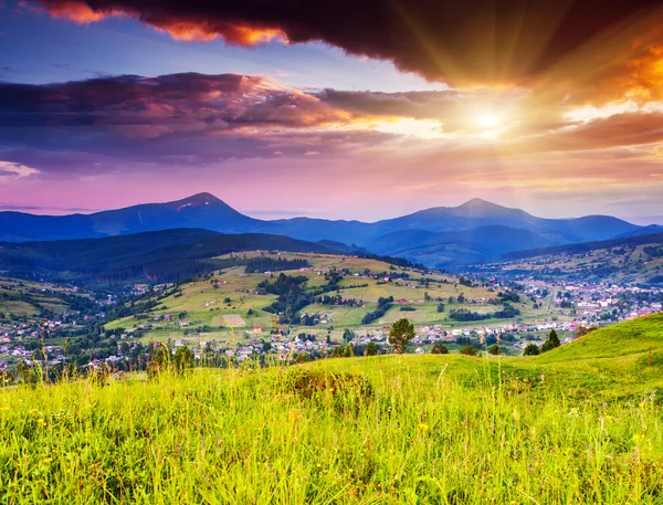 Majestic sunset in the mountains — Stock Photo, Image