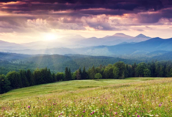 Majestätiska berg landskap — Stockfoto