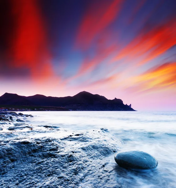 Sommarsolnedgång över havet — Stockfoto