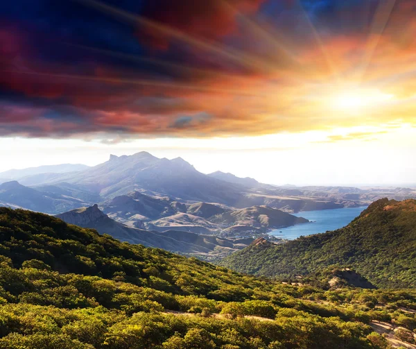 Sonnenuntergang in den Bergen — Stockfoto