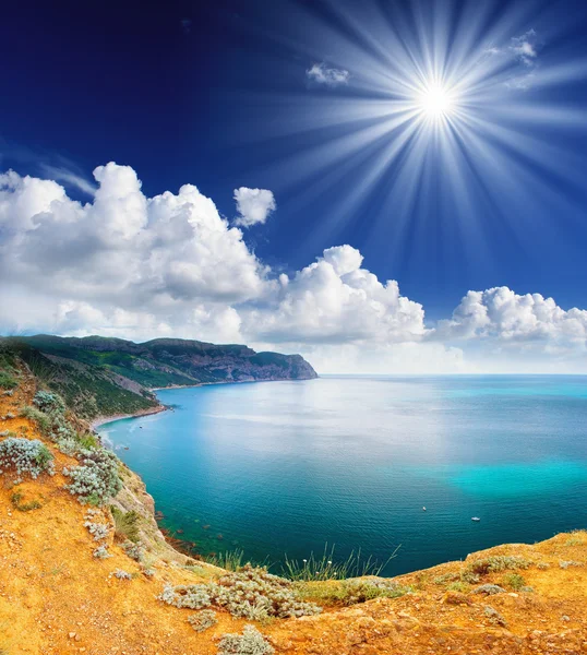 Sea and clouds sky with sun — Stock Photo, Image