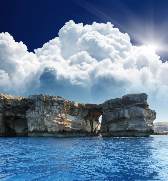 Famoso arco de piedra en la isla de gozo — Foto de Stock