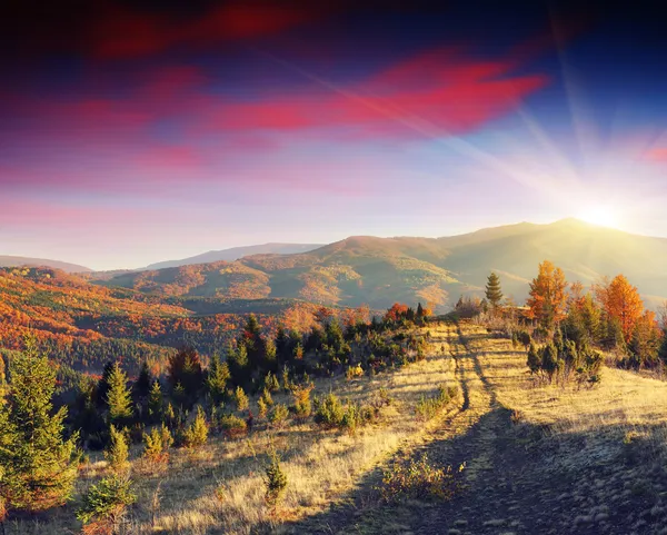 Solnedgång i bergen hösten — Stockfoto
