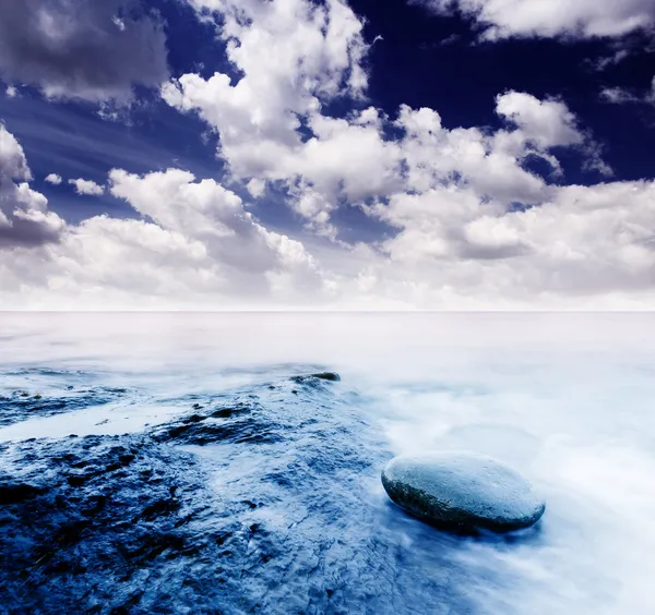 Sommarsolnedgång över havet. — Stockfoto