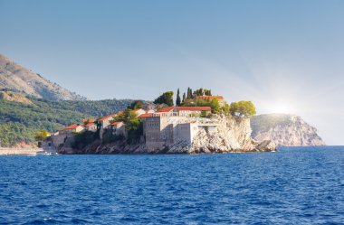 Sveti Stefan, Karadağ 'da küçük bir ada ve tatil beldesi.