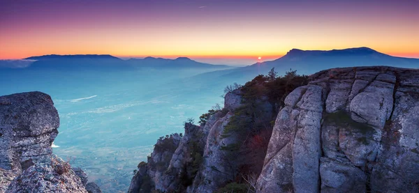 Paesaggio di montagna maestosa mattina. — Foto Stock