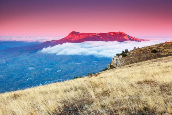 Paesaggio di montagna maestosa mattina. — Foto Stock