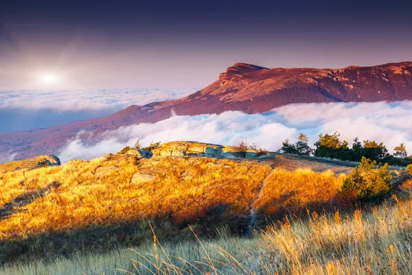 Mattina paesaggio montano — Foto Stock