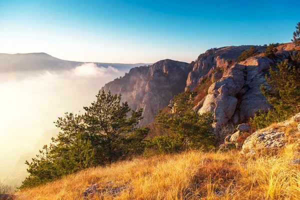 Fantastische Sonnentag ist in Bergen — Stockfoto