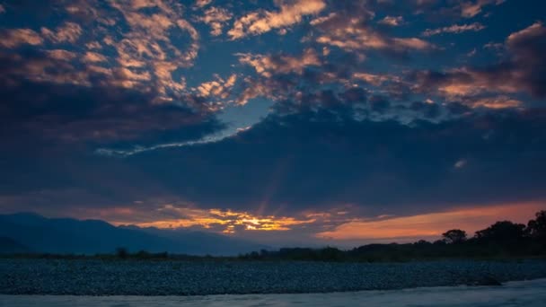 SUNSET EN EL RÍO. — Vídeos de Stock