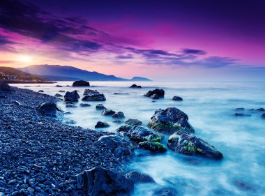 Denizin üzerinde yaz gün batımı