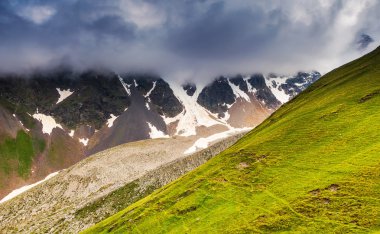 ile dramatik sky Meadows