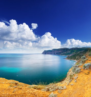 Deniz ve bulutlar gökyüzü güneş