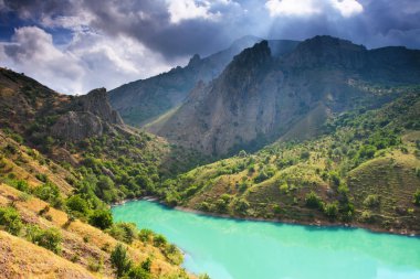 Sakin göl Dağları