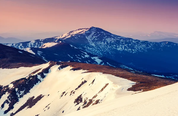 Puesta de sol en la montaña — Foto de Stock