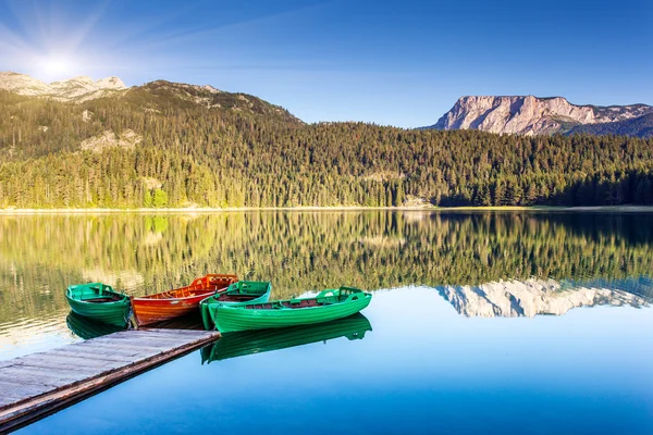 Mountain lake and boats — Stock Photo, Image
