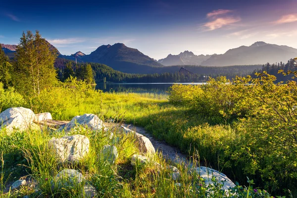 Lago de montaña — Foto de Stock