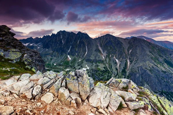 Ciel avant la tempête en montagne — Photo