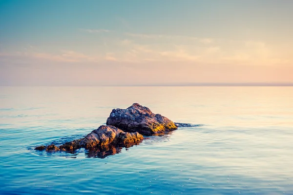 Denizin üzerinde yaz gün batımı — Stok fotoğraf