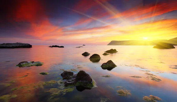 Sommersolnedgang over havet – stockfoto
