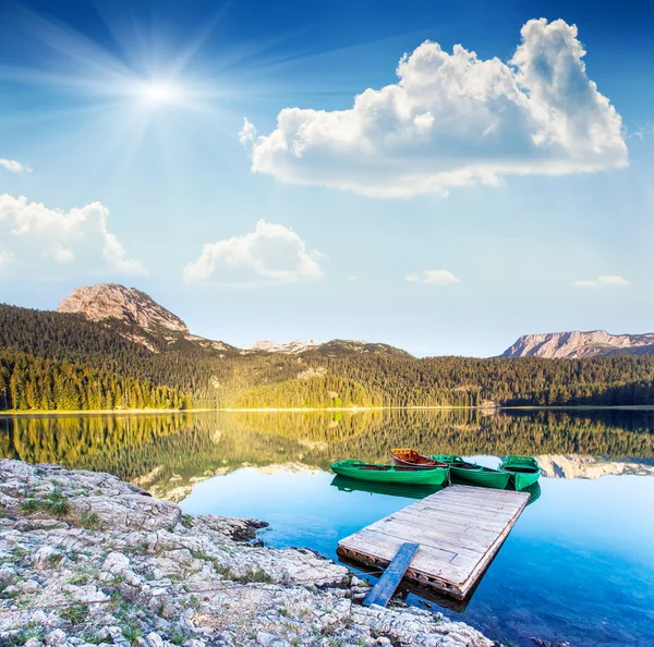 Reflection in water of mountain lake — Stock Photo, Image