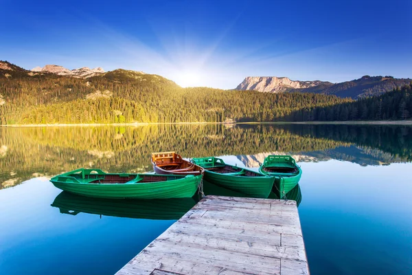 Reflection in water of mountain lake — Stock Photo, Image