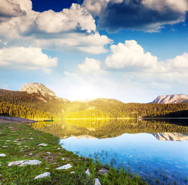 Svart sjö i durmitor nationalpark — Stockfoto