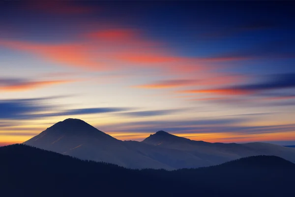 Zonsondergang in de bergen — Stockfoto