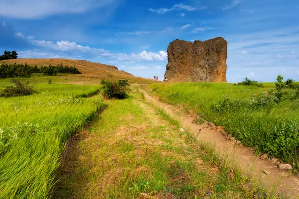 Hory krajina a modrá obloha — Stock fotografie