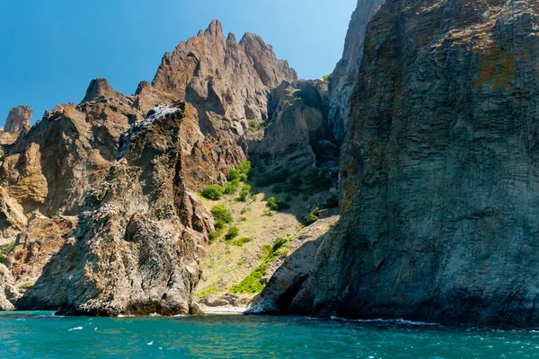 Roca en el mar — Foto de Stock