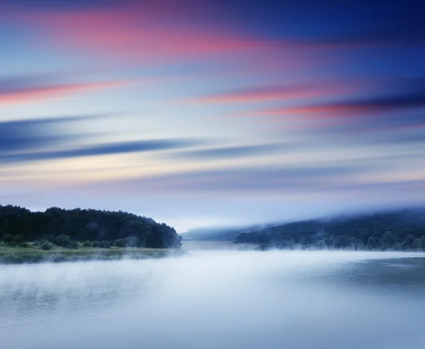 川に沈む夕日 — ストック写真