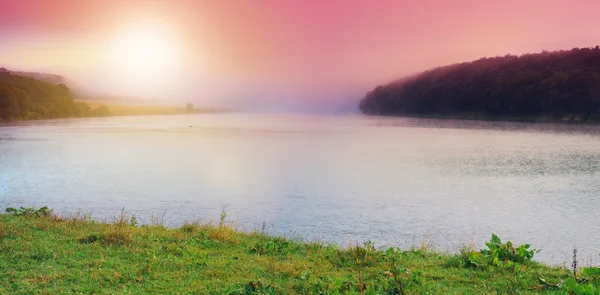 Puesta de sol en el río. —  Fotos de Stock