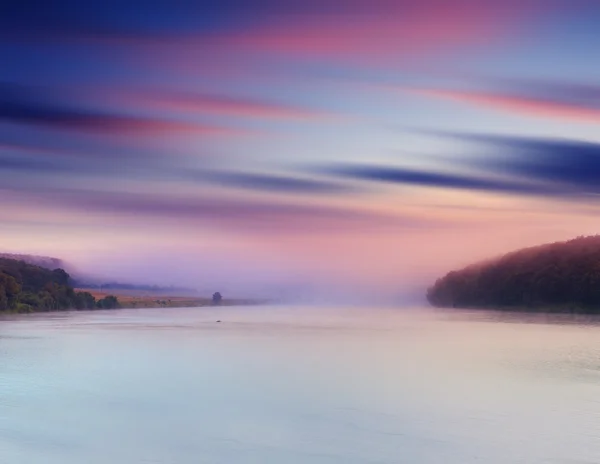 Sonnenuntergang auf dem Fluss — Stockfoto