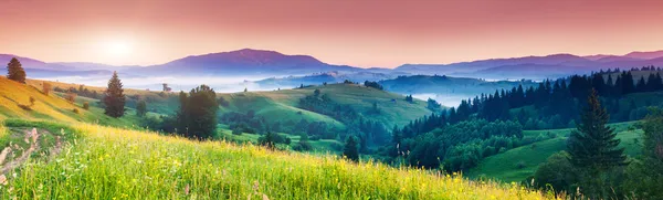 Mañana montaña paisaje —  Fotos de Stock