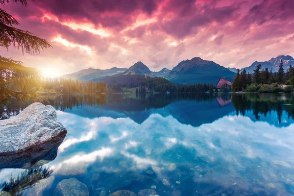 Montanha lago em High Tatra — Fotografia de Stock