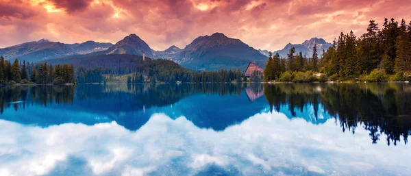 Montanha lago em High Tatra — Fotografia de Stock