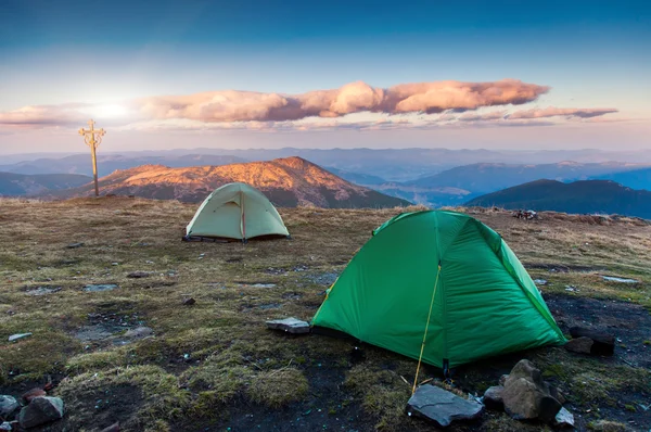 Tourist camp in mountains — Stock Photo, Image