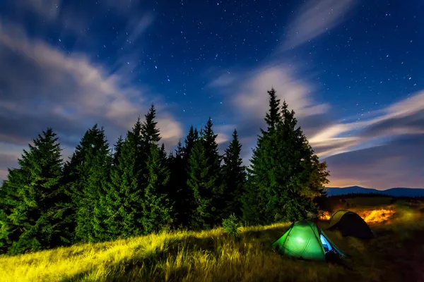 Milky Way over mountains — Stock Photo, Image