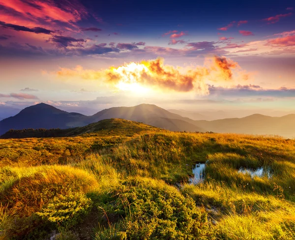 Fantastic morning mountain landscape — Stock Photo, Image