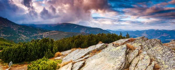 Fantastico paesaggio montano — Foto Stock