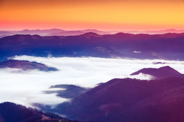 Fantastische ochtend berglandschap — Stockfoto