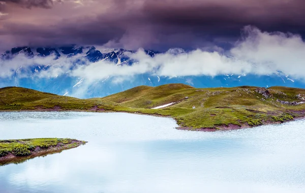 Landskap med sjön koruldi — Stockfoto