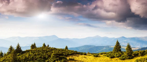 Paisaje rural alpino — Foto de Stock