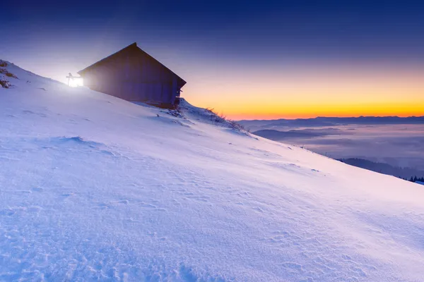 Paesaggio della montagna di mattina fantastica — Foto Stock