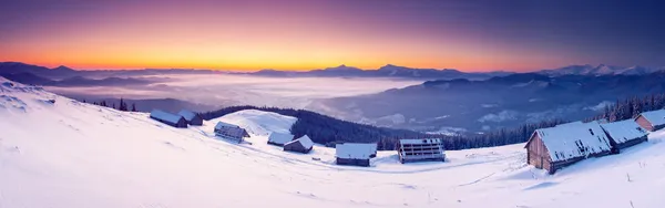 Paesaggio della montagna di mattina fantastica — Foto Stock