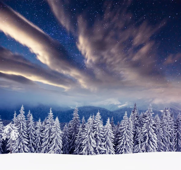 Via Lattea sul paesaggio di montagne — Foto Stock