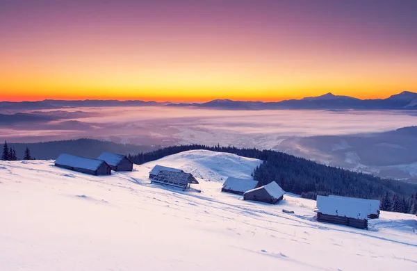 Fantástica mañana paisaje de montaña — Foto de Stock